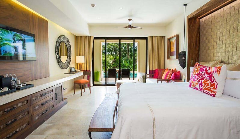 SECRETS AKUMAL JUNIOR SUITE SWIM OUT QUEEN